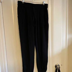 Aritzia Talula black silky joggers (M)